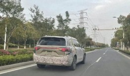 问界m8最新爆料,豪华智能SUV，颠覆传统出行体验！”